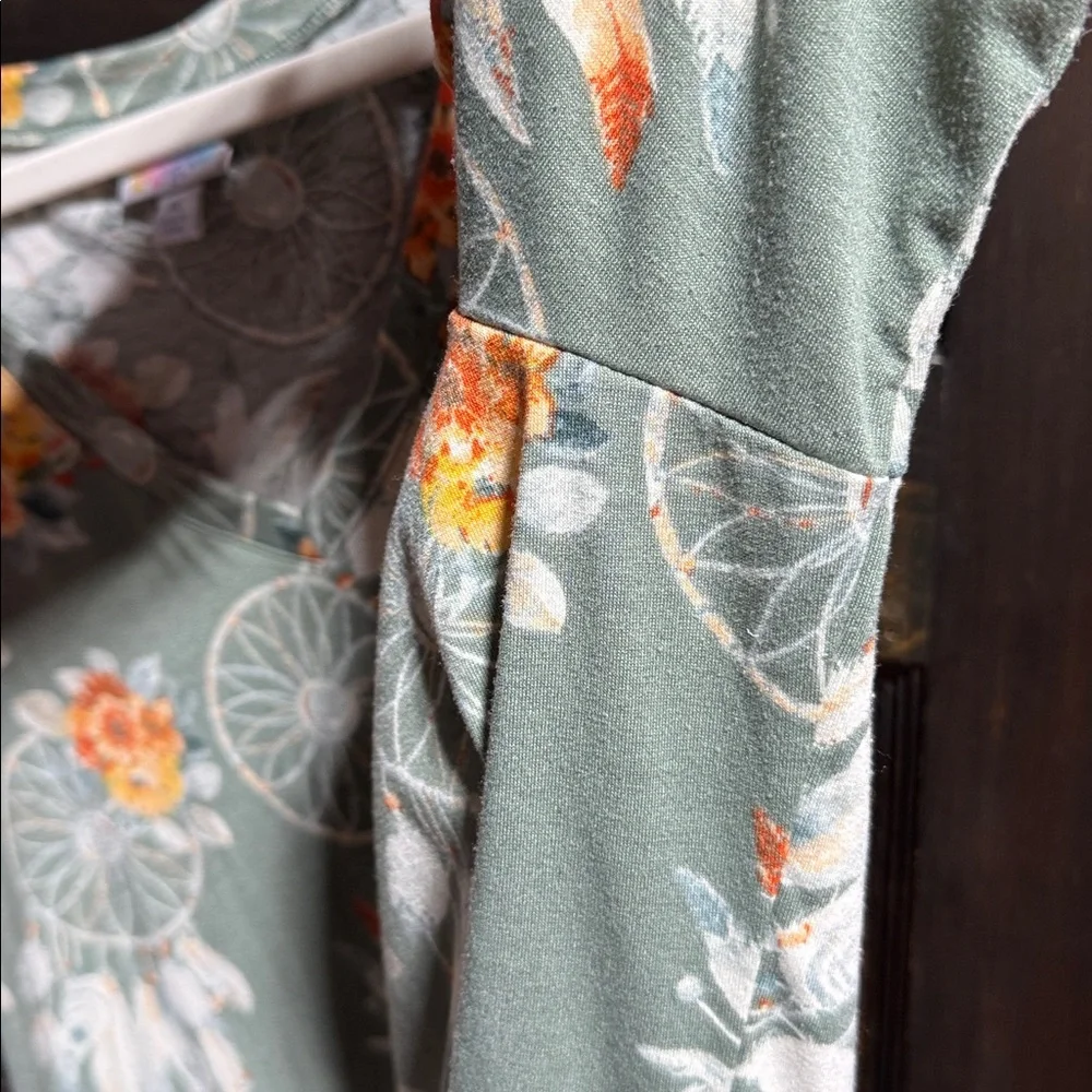 LuLaRoe Iris Sage Green Floral Dreamcatcher V-Neck Top - Picture 4 of 6